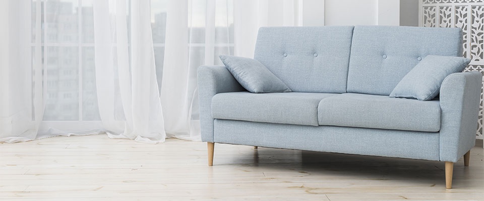 Как правильно чистить диван от пятен?